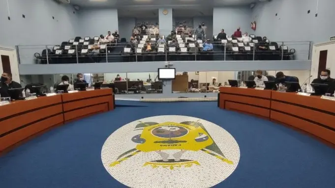 Câmara derruba veto e mantém gratificação para profissionais da Educação em Ponta Grossa