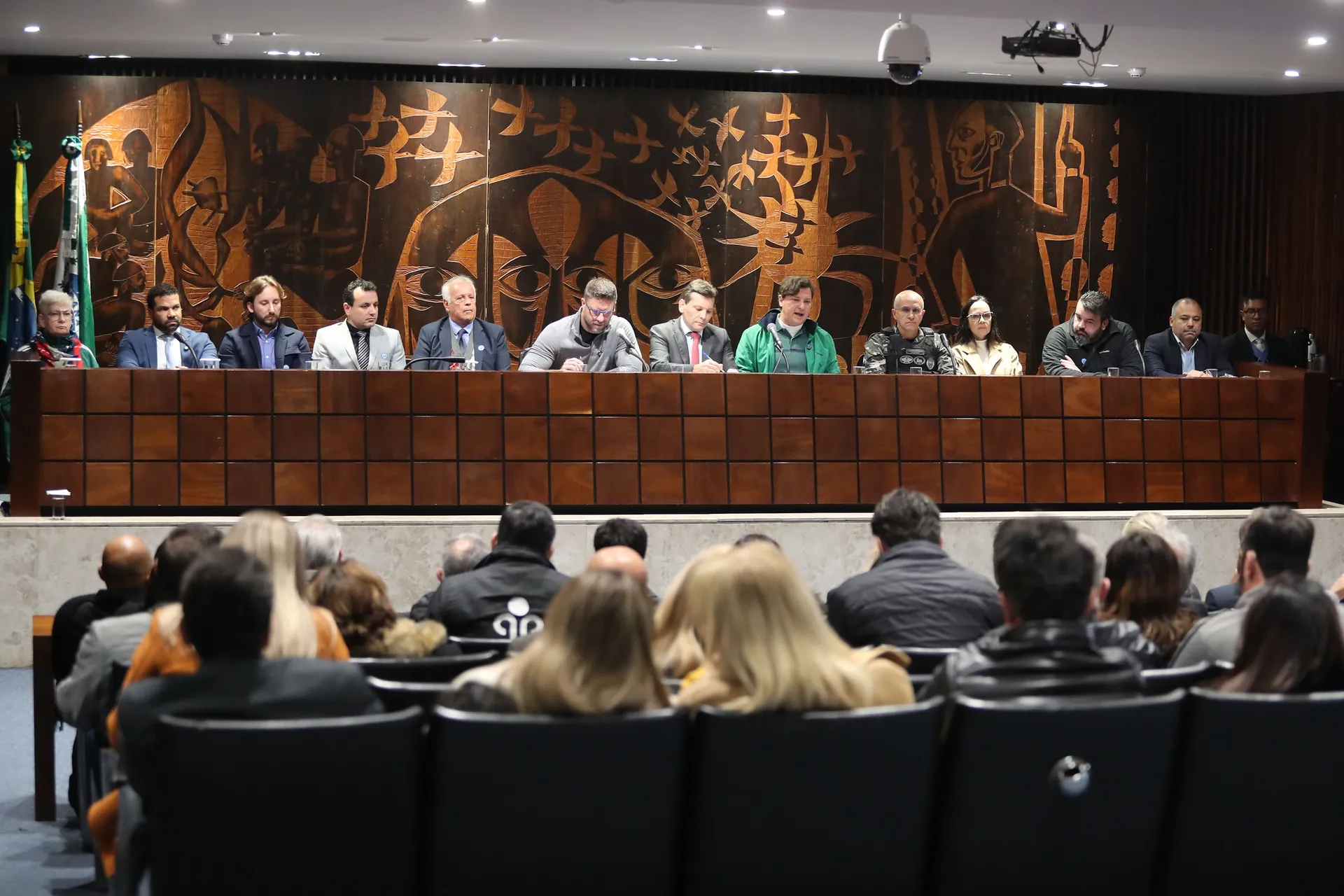 Deputados debatem projeto que amplia venda de bebidas alcoólicas em estádios