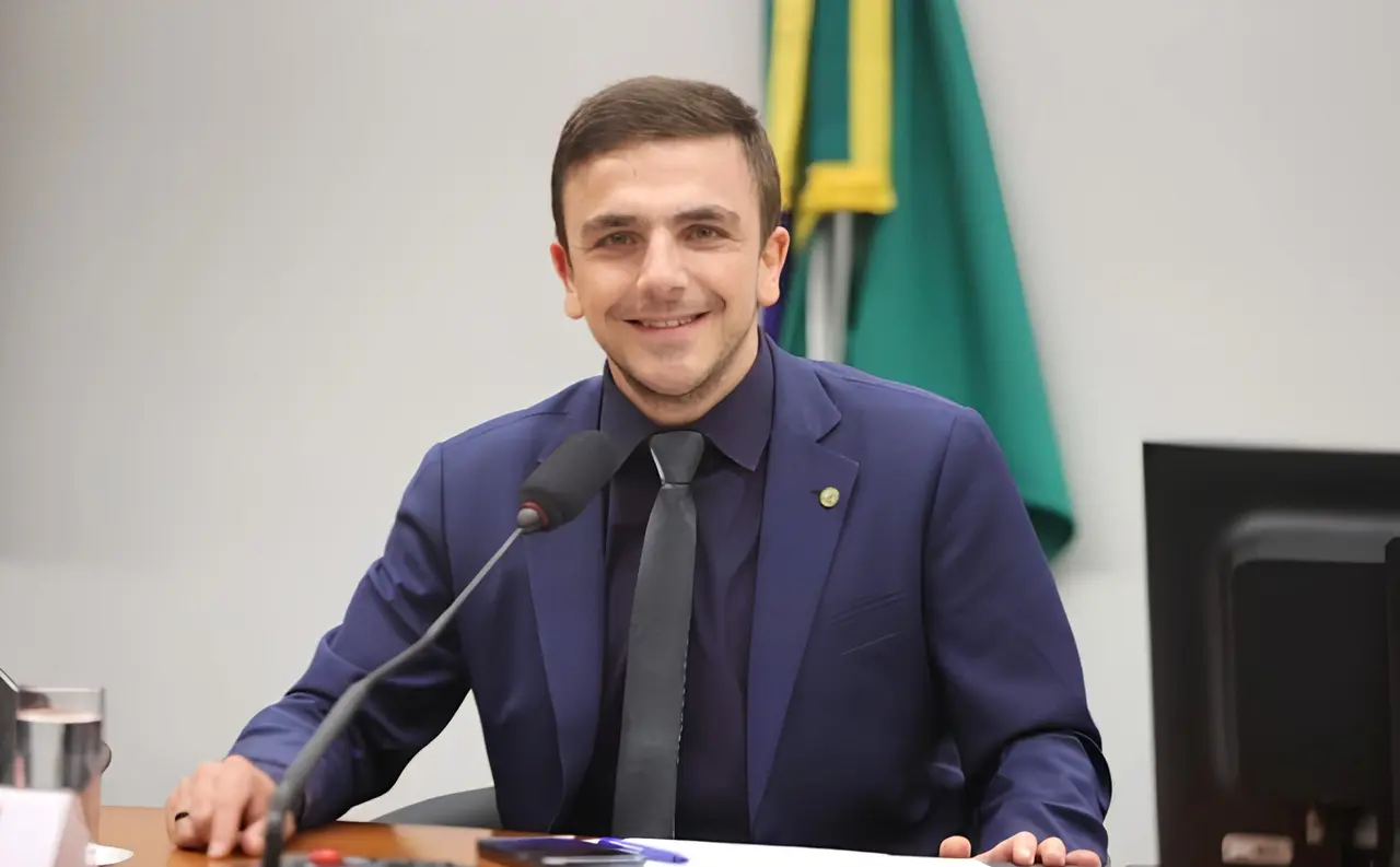 Aliel celebra fim da escala 6x1 e defende compensação para pequenos negócios