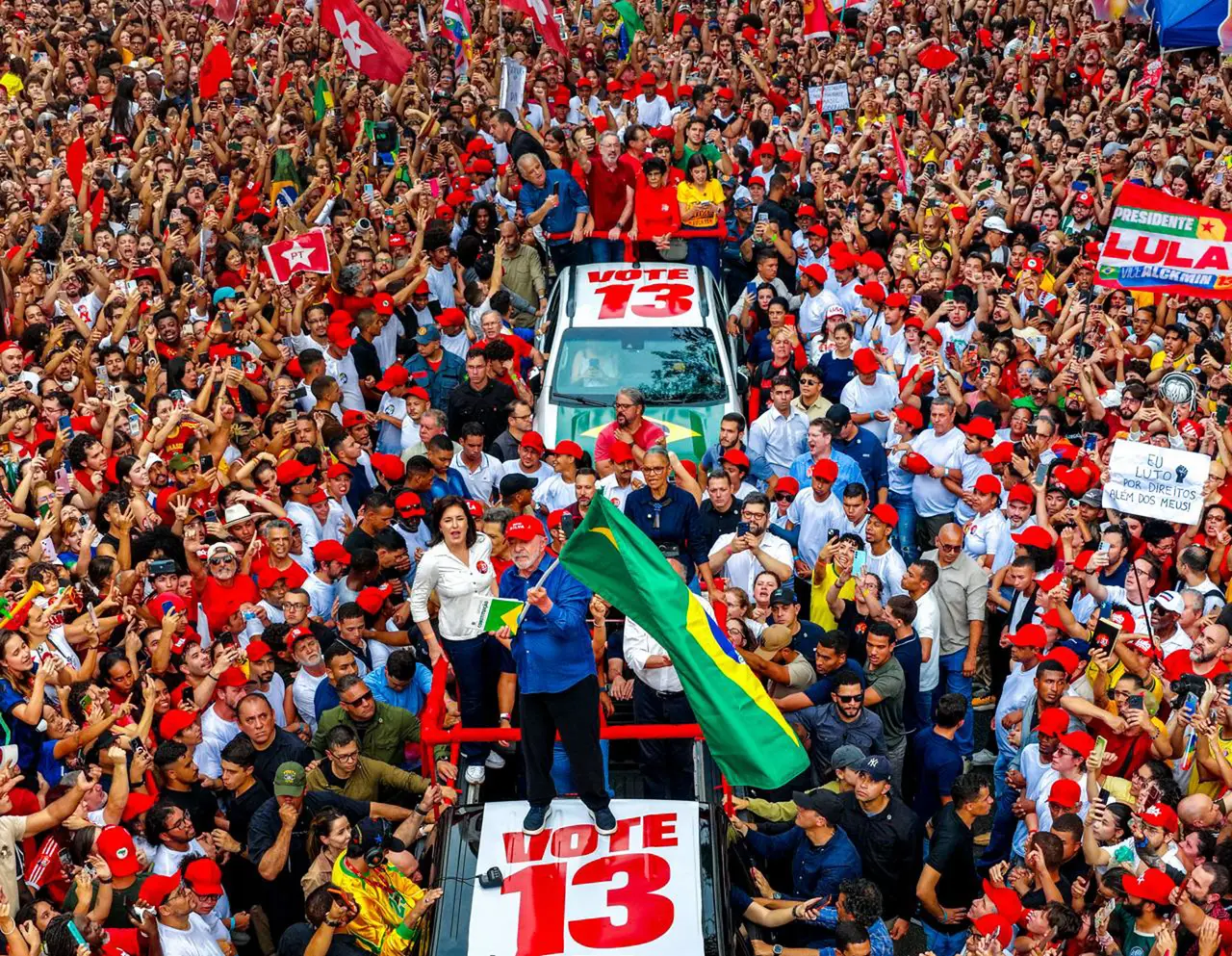 Lula vira sobre Flávio Bolsonaro no segundo turno e é reeleito presidente, projeto Datafolha