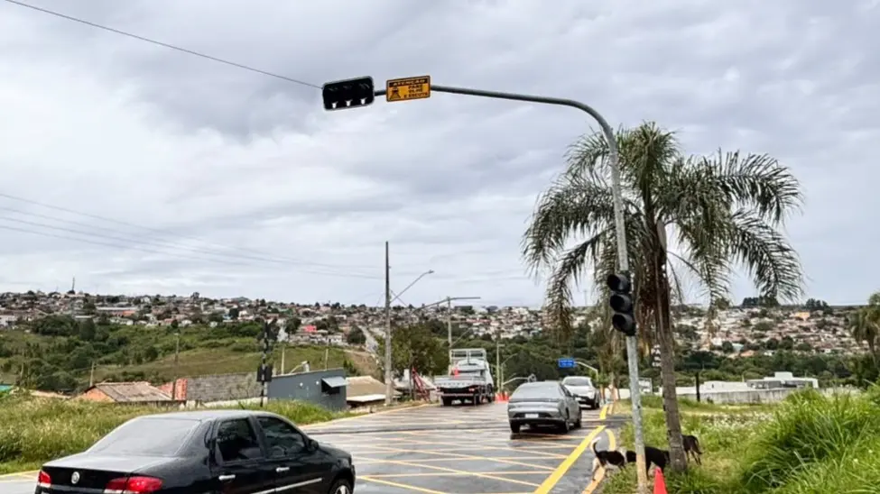 Semáforo é instalado na passagem de trem da Anita Garibaldi em Ponta Grossa