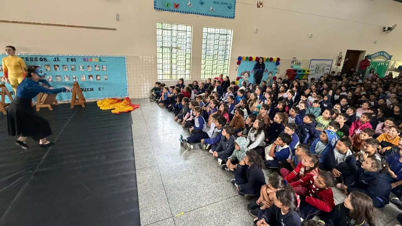  Banda, dança e circo: escolas da Colônia Dona Luiza recebem programação cultural
