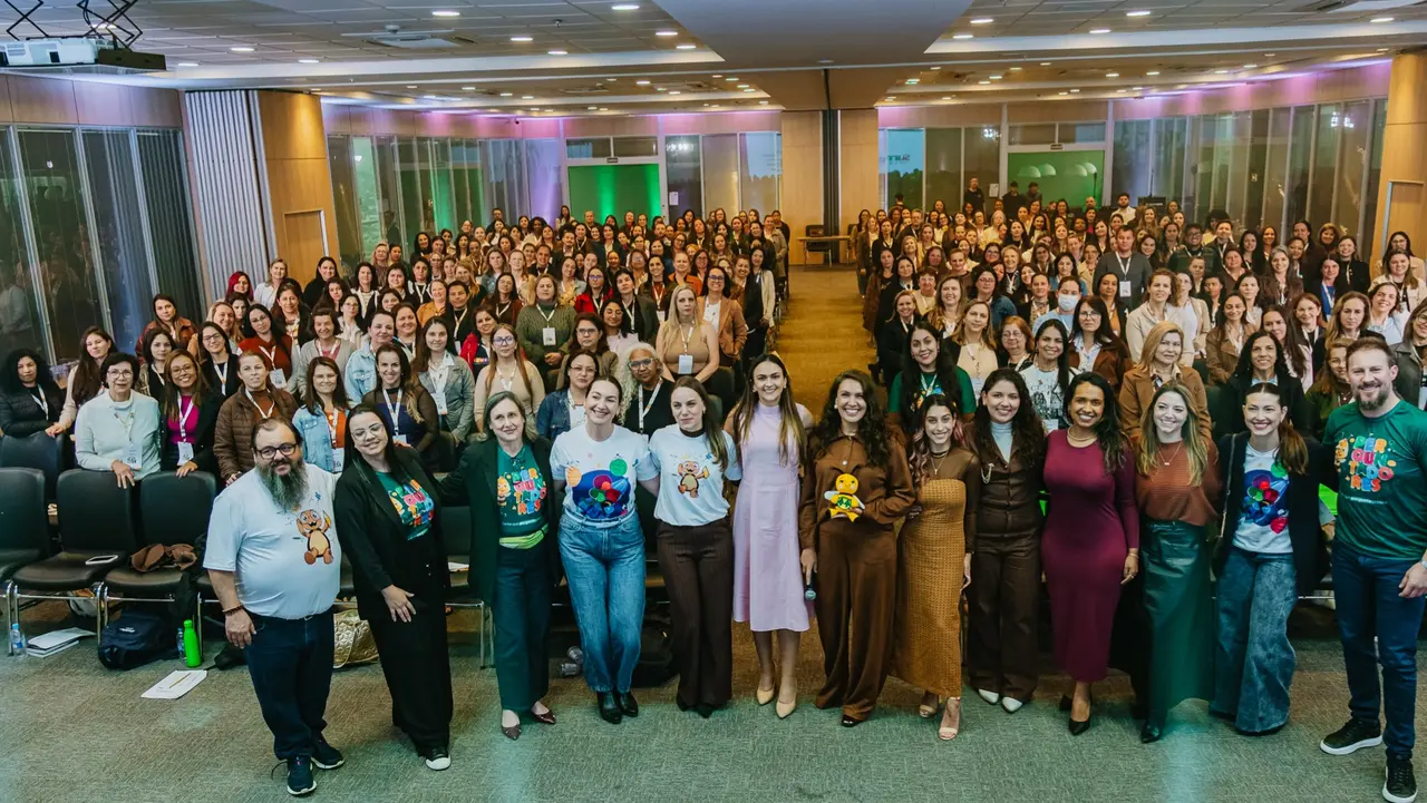 Profissionais de 18 municípios participam de encontro sobre educação na Sicredi Campos Gerais