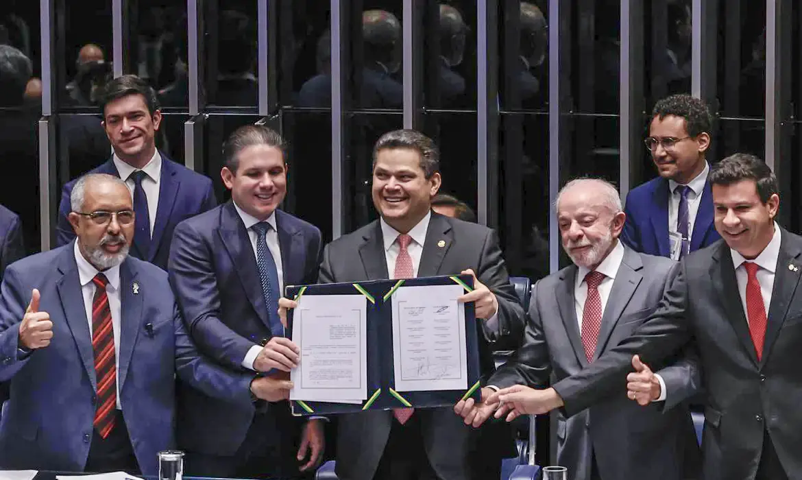 Congresso promulga fim da escala 6x1; veja quando começam as duas folgas semanais