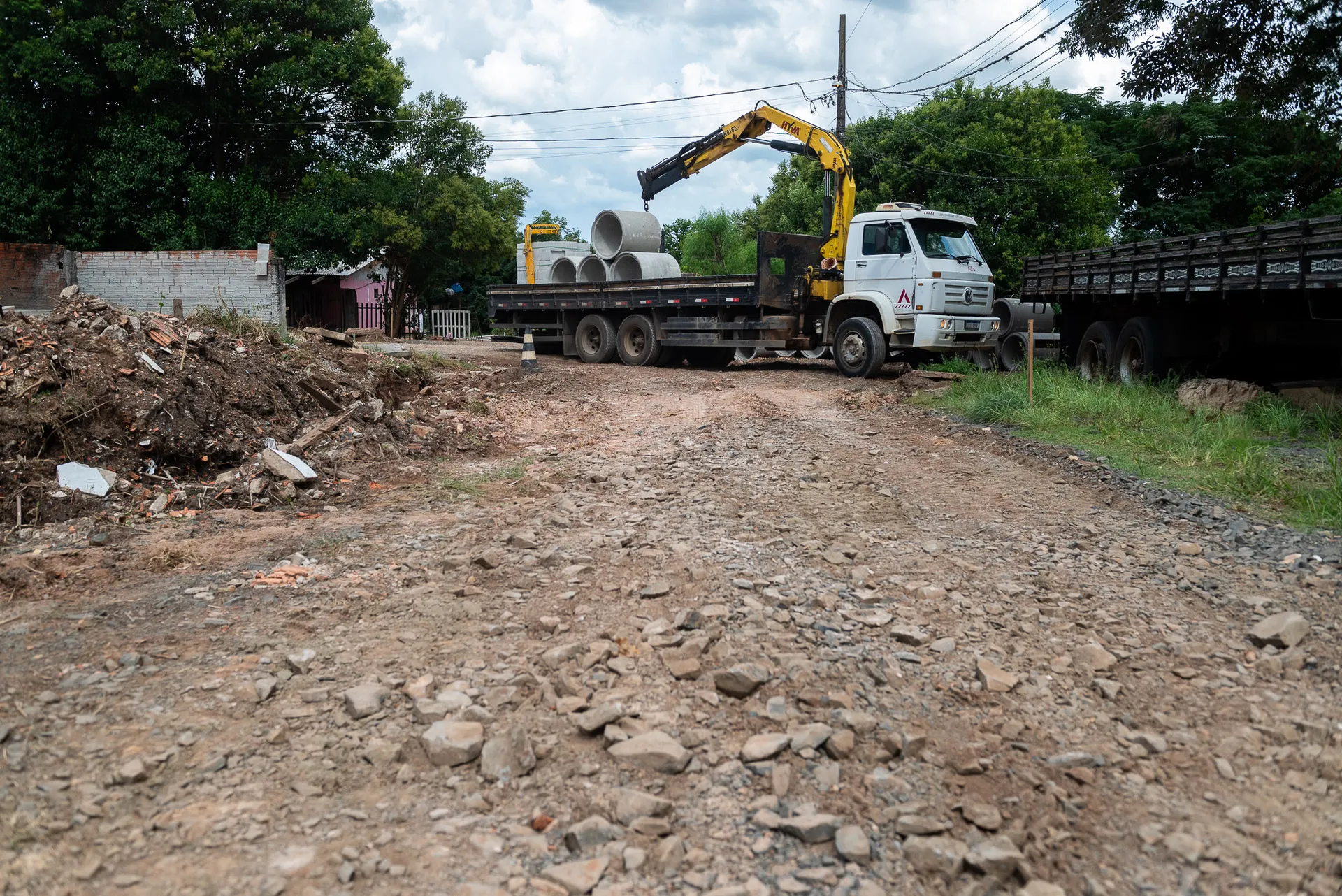 Obras de asfalto avançam na Vila Guaíra