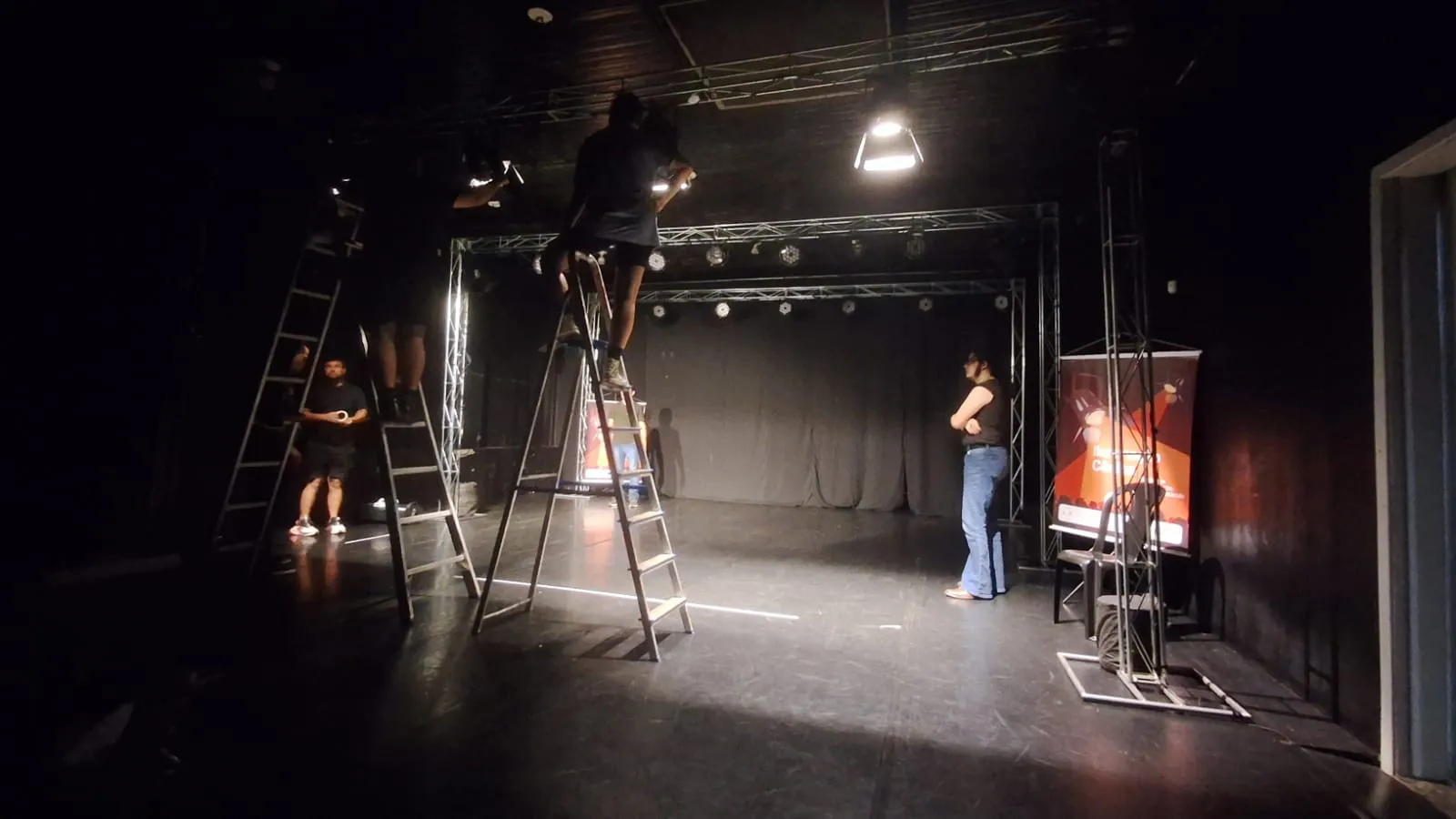 Teatro lambe-lambe inspirado nos Irmãos Grimm chega a Ponta Grossa