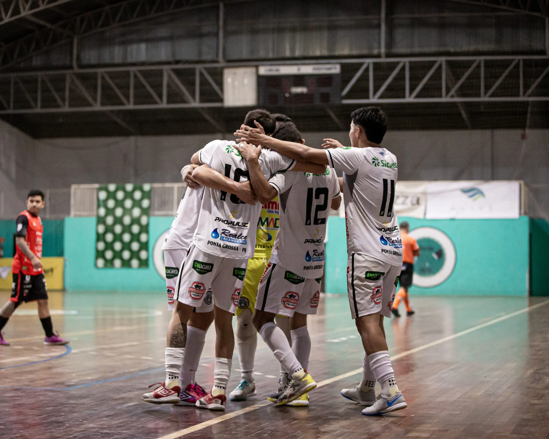 Contorno Futsal vence e assume liderança do Grupo A