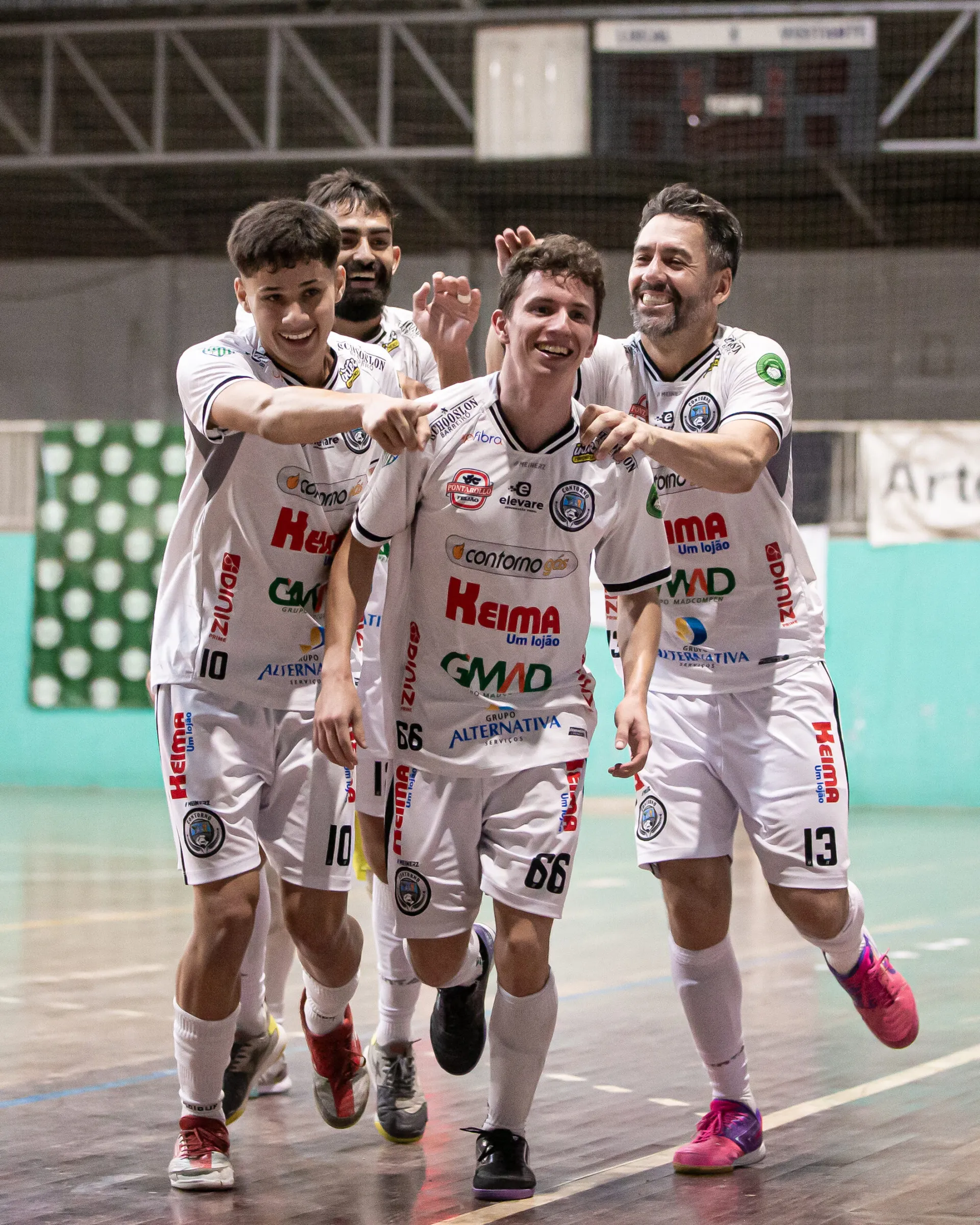 Contorno Futsal vence e assume liderança do Grupo A