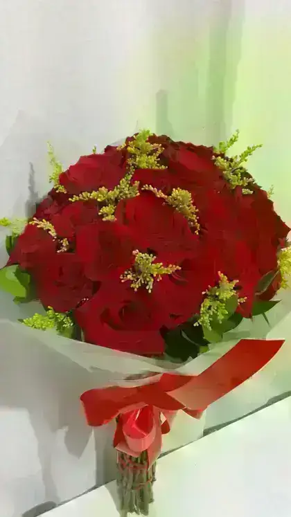 Bouquet com Rosas Importadas Colombianas / Vermelhas / 30 Unidades