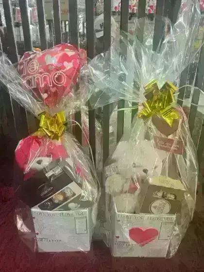 Cesta de Rosas, Chocolate e Pelúcia. - 01 Unidade