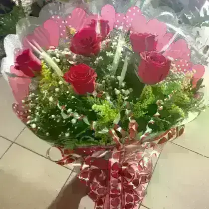 Buquê de Rosas Simples - 06 Unidades