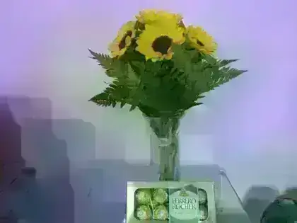 Vaso com Girassois + Chocolate - Ferrero 8 Unidades
