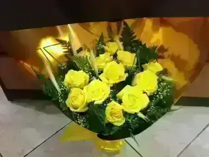 Buquê de Rosas Amarelas - 12 Rosas