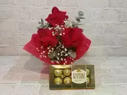 Arranjo de 3 Rosas Vermelhas Dobradas Manualmente - Ferrero 8 Unidades