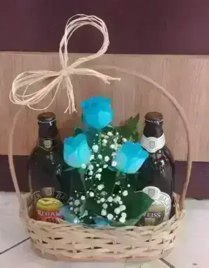 Cesta de Cervejas e Rosas