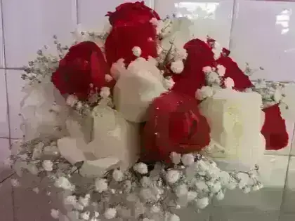 Buquê Noiva Rosas Vermelhas e Brancas - 15 Rosas
