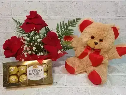 Arranjo com 3 Rosas Dobradas Vermelhas + Chocolates + Pelucia - Ferrero 8 Unidades