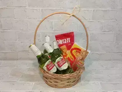 Cesta de Cerveja com Copo e Aperitivos - Stella Artois