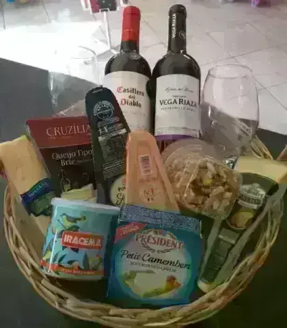 Baú de Queijos, Vinhos e Castanhas