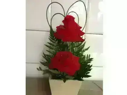 Ikebana de Rosas Dobradas no Cachepot - 2 Rosas