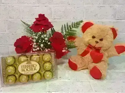 Arranjo com 3 Rosas Dobradas Vermelhas + Chocolates + Pelucia - Ferrero 12 Unidades