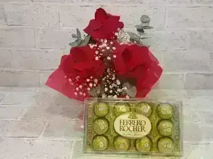 Arranjo de 3 Rosas Vermelhas Dobradas Manualmente - Ferrero 12 Unidades