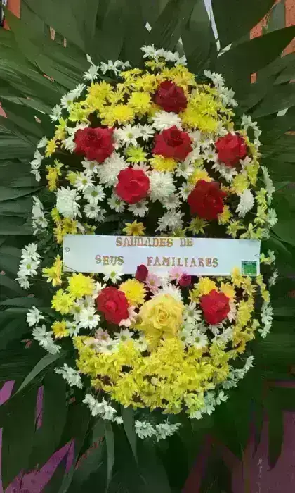 Coroa com Oito Rosas Abertas
