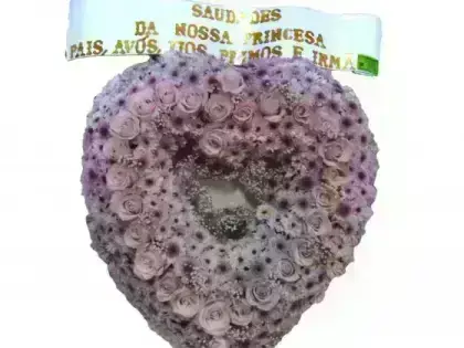 Coração de Flor do Campo Rosa e Rosas em Tons Claros