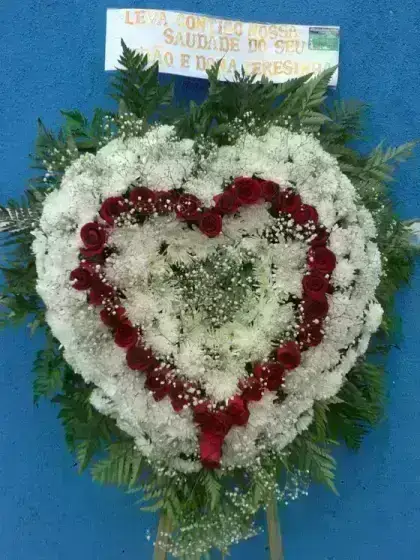 Coração Grande de Crisantemos e Rosas