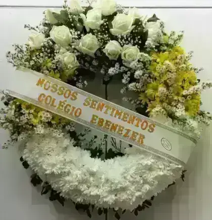 Corbélia Redonda com Rosas Brancas e Flores do Campo