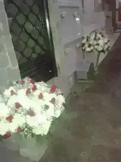Arranjo para Tumulo com Crisantemo e Rosas 03