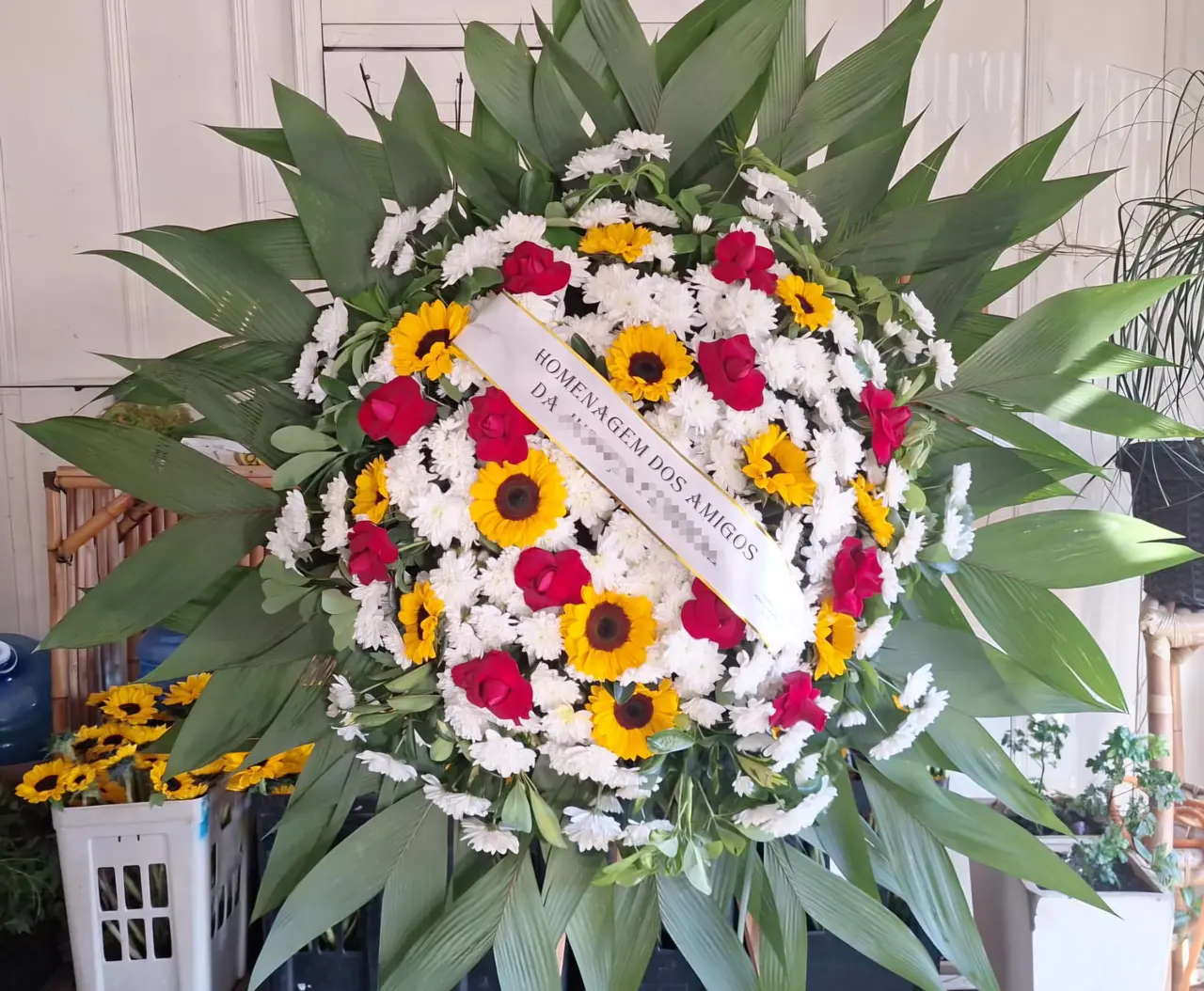Coroa de Flores com Rosas e Girassóis