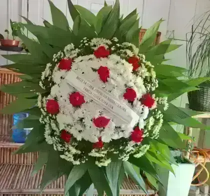 Coroa com 12 Rosas